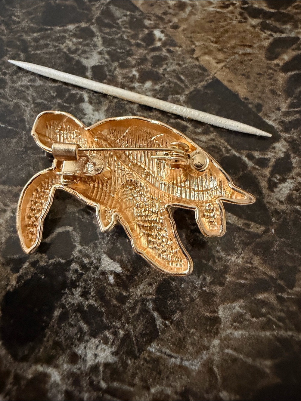 Pink & Gold Turtle Brooch - Picture 4 of 4